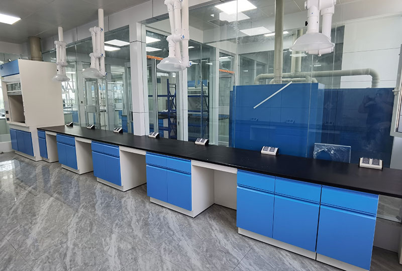 如何清理全钢中央91视频网址导航台上的顽固污渍